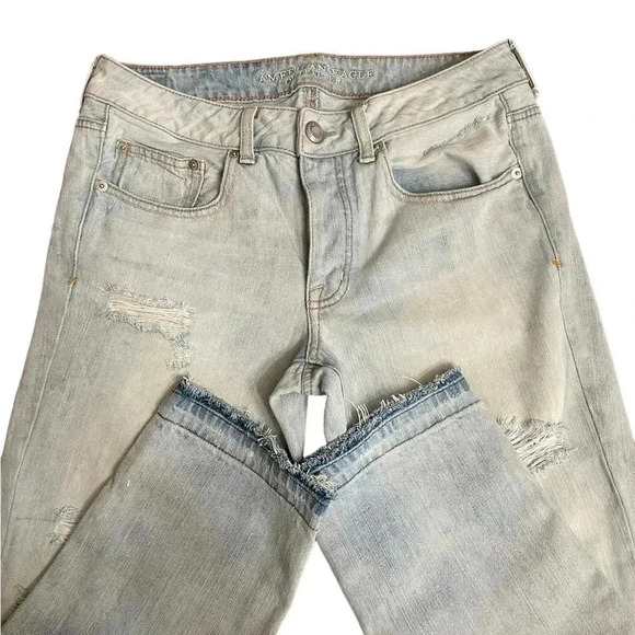 American Eagle Outfitters Women’s Boy Crop Light Washed Button Fly Jeans size 6 - Picture 3 of 13